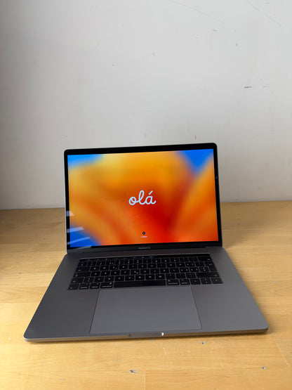 MacBook Pro 15 Zoll mit Touch Bar günstig gebraucht kaufen