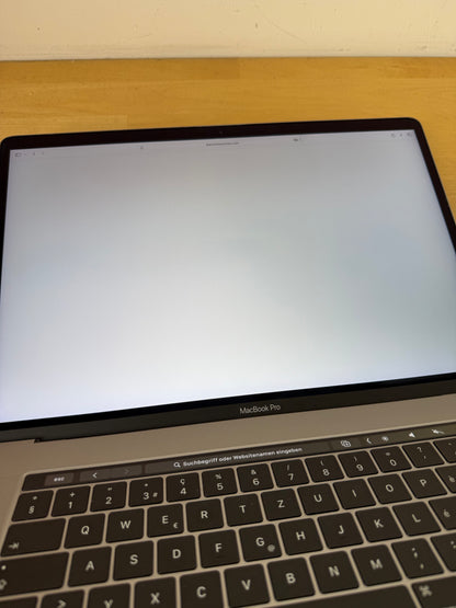 MacBook Pro 15 Zoll mit Touch Bar günstig gebraucht kaufen