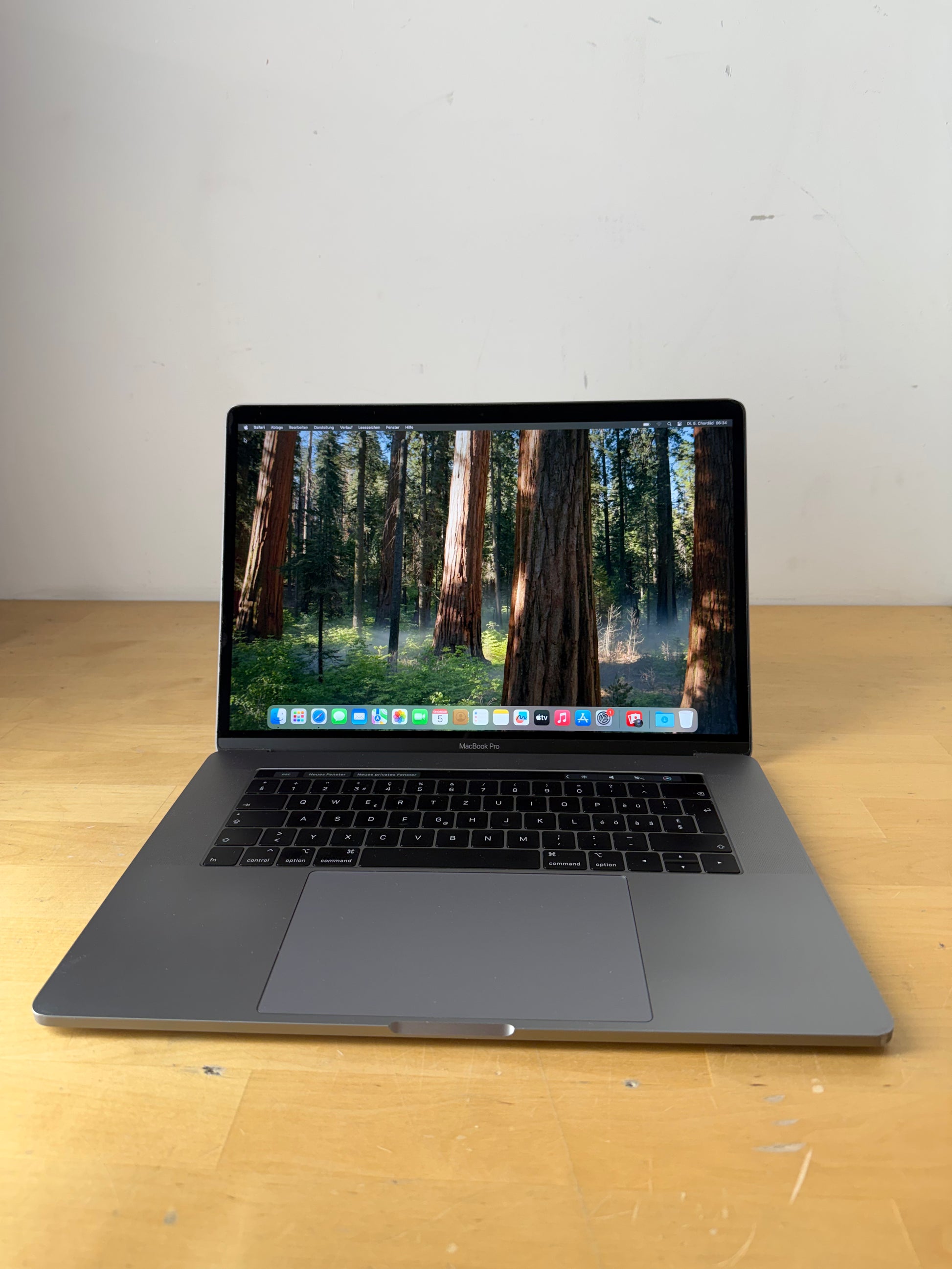 MacBook Pro 15 Zoll mit Touch Bar günstig gebraucht kaufen