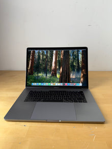 MacBook Pro 15 Zoll mit Touch Bar günstig gebraucht kaufen