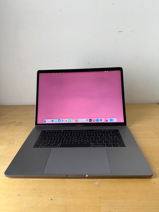 MacBook Pro 15 Zoll mit Touch Bar günstig gebraucht kaufen