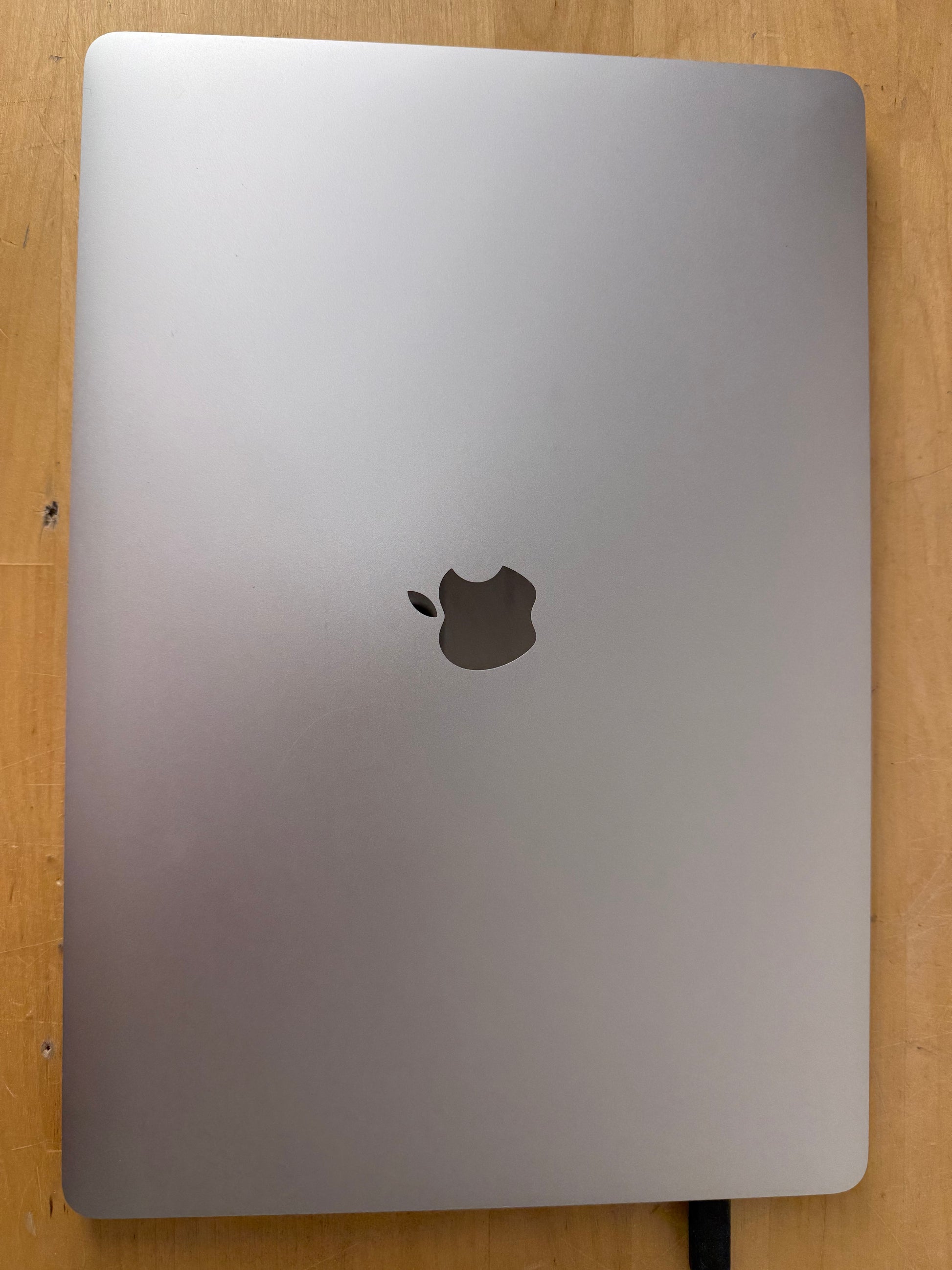 Apple MacBook Pro 15, mit Touch Bar Silber günstig gebraucht kaufen