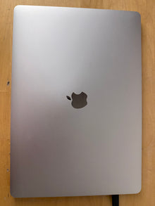 Apple MacBook Pro 15, mit Touch Bar Silber günstig gebraucht kaufen