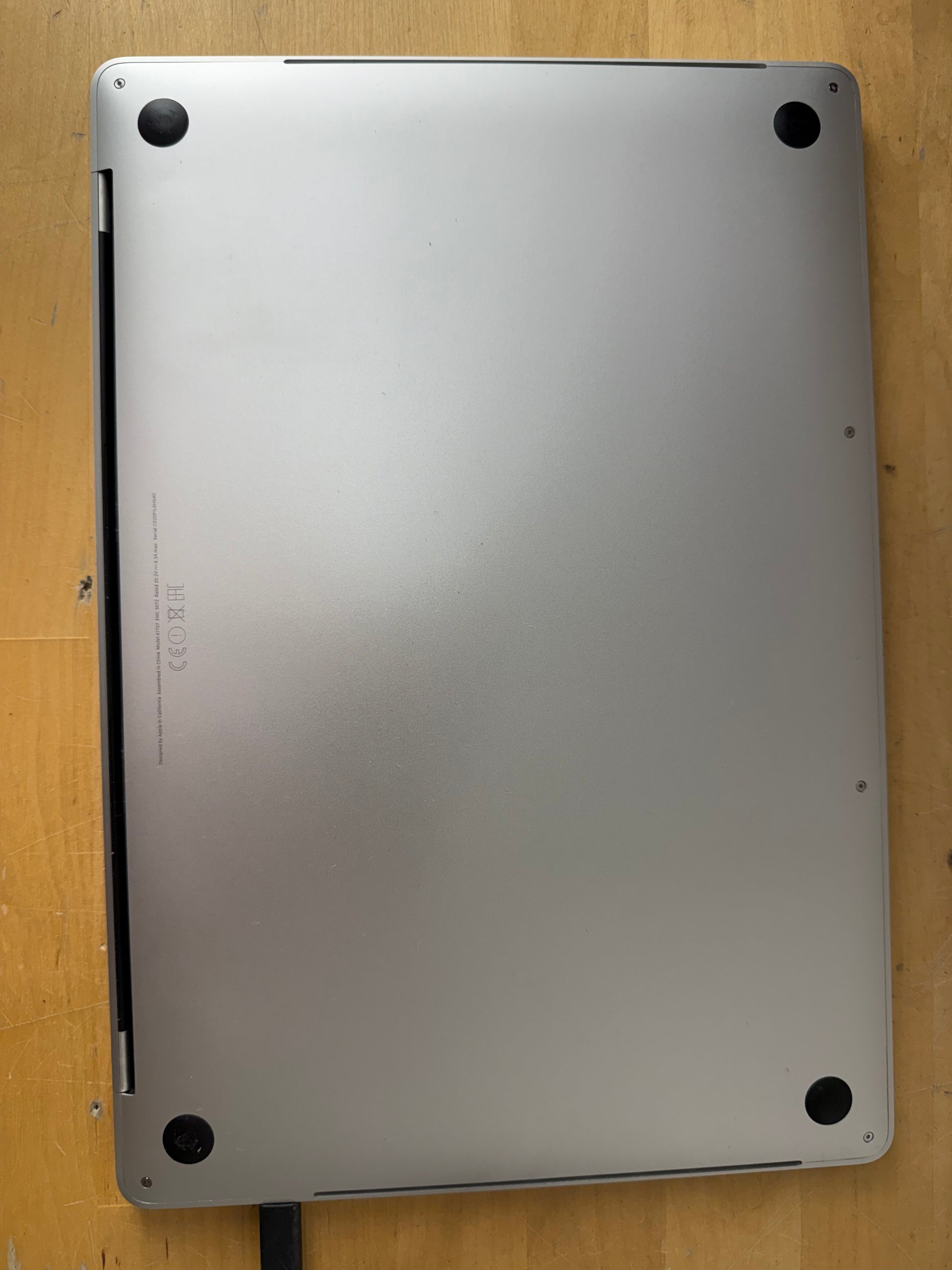Apple MacBook Pro 15, mit Touch Bar Silber günstig gebraucht kaufen