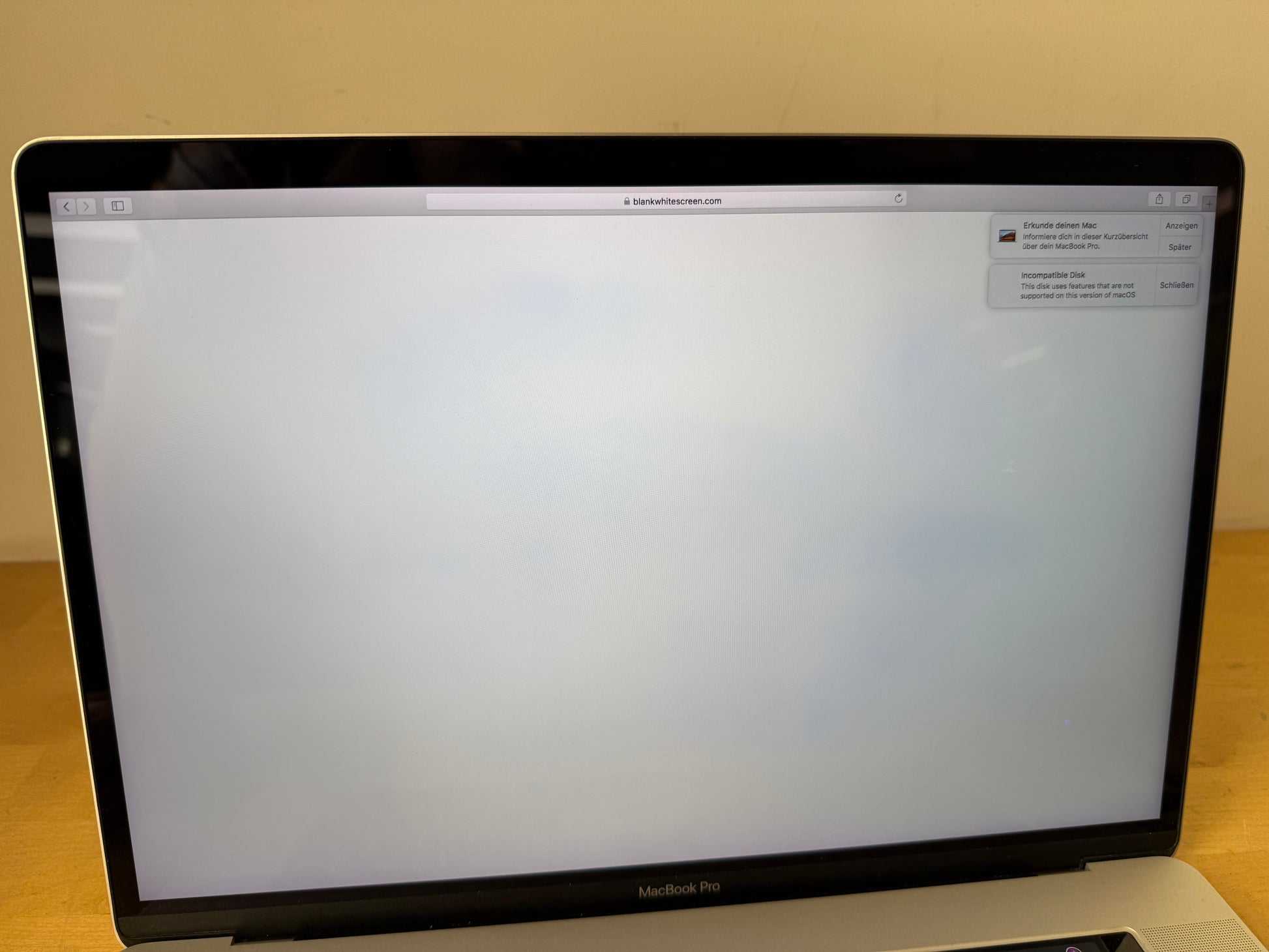 Apple MacBook Pro 15, mit Touch Bar Silber günstig gebraucht kaufen