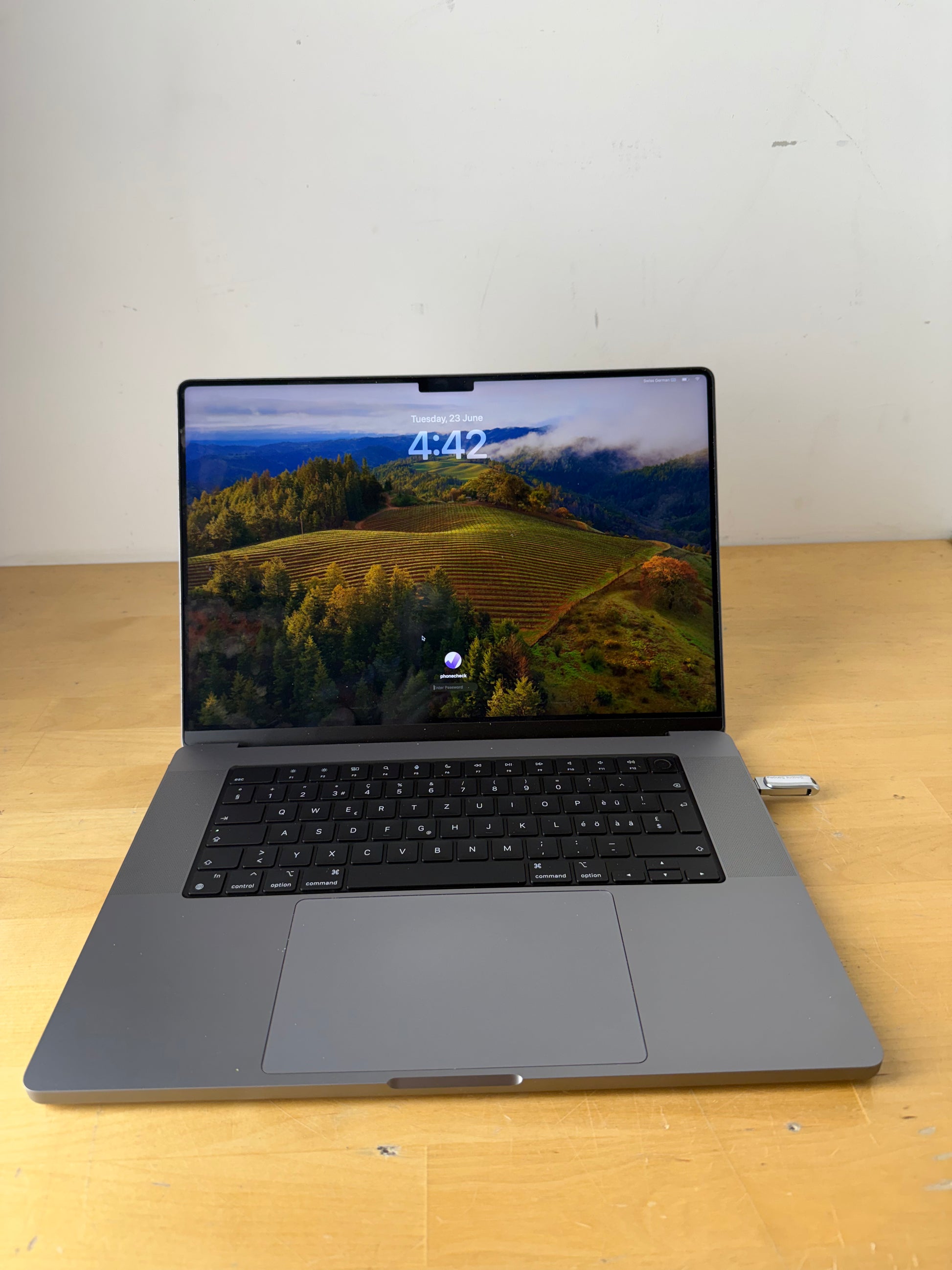 Apple MacBook Pro 16 Space Grau günstig gebraucht kaufen