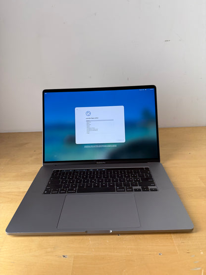 Apple MacBook Pro 16, mit Touch Bar Space Gray günstig gebraucht kaufen