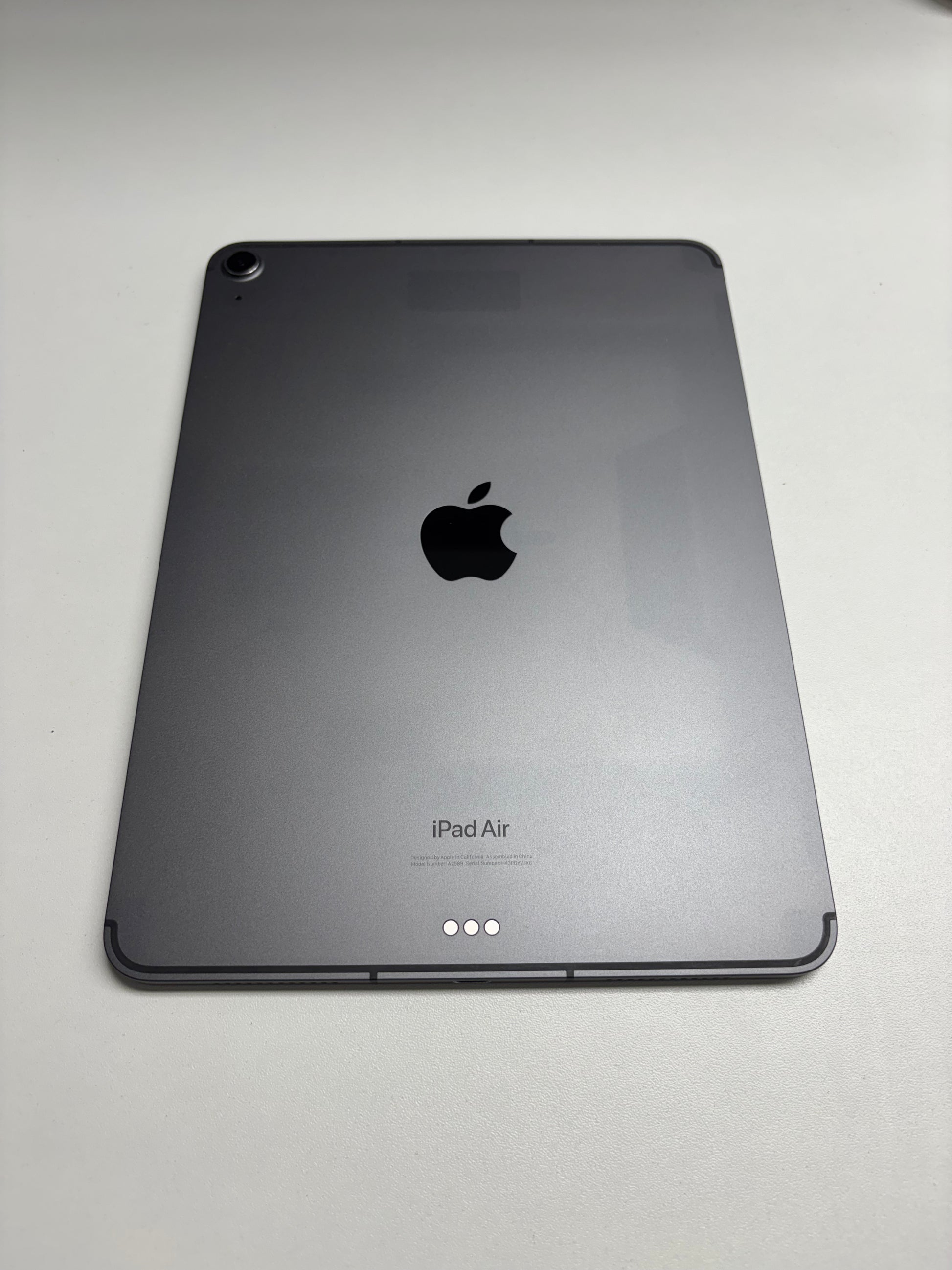 Apple iPad Air 5. Gen (2022) Space Grau günstig gebraucht kaufen