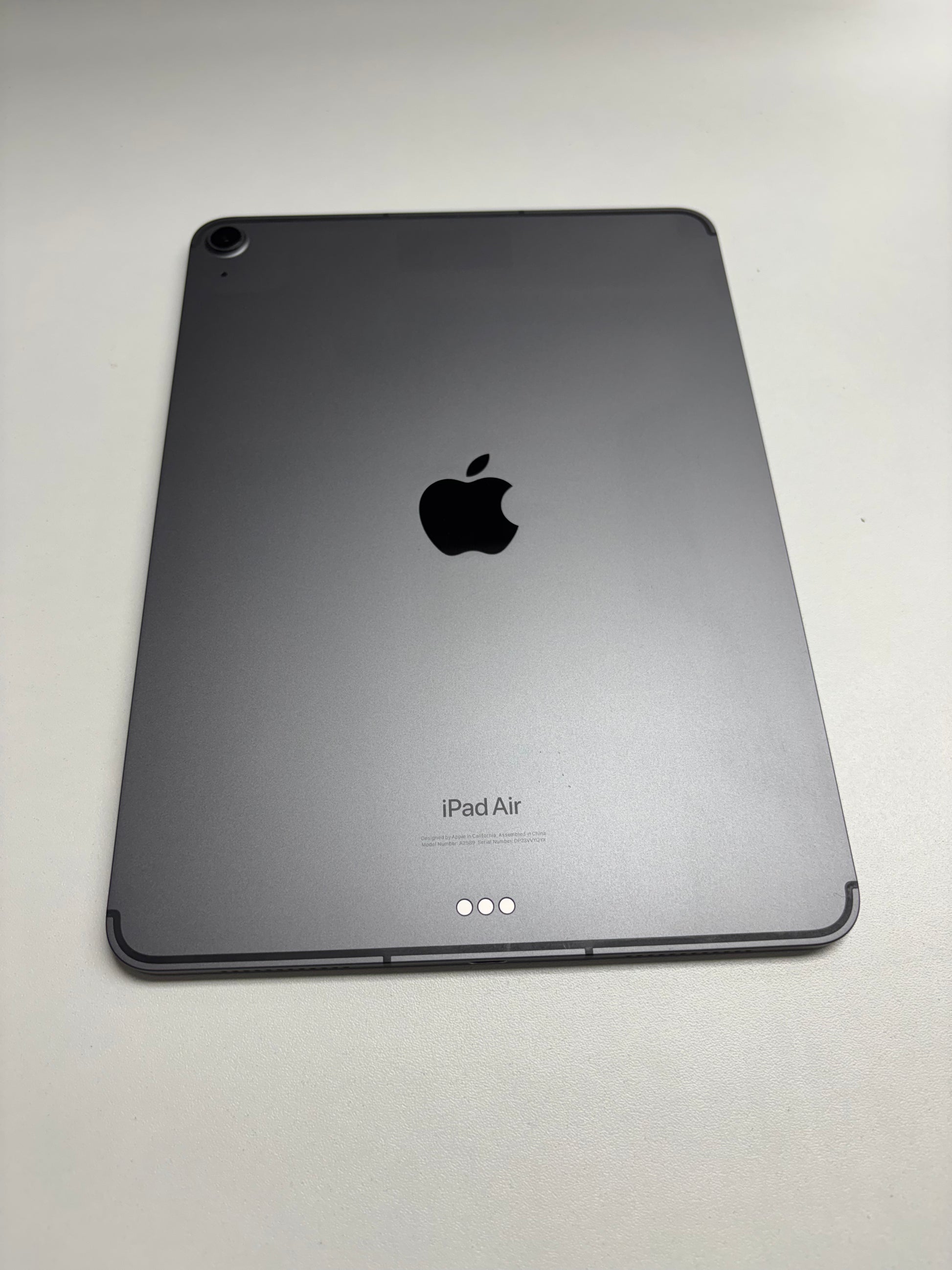 Apple iPad Air 5. Gen (2022) Space Grau günstig gebraucht kaufen