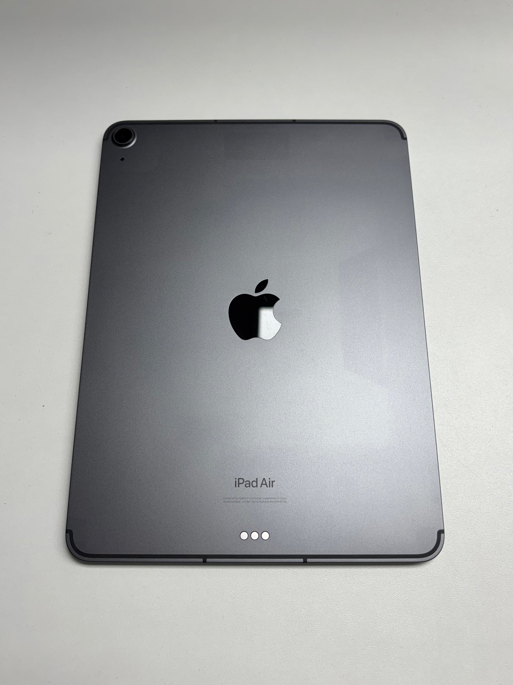 Apple iPad Air 5. Gen (2022) Space Grau günstig gebraucht kaufen