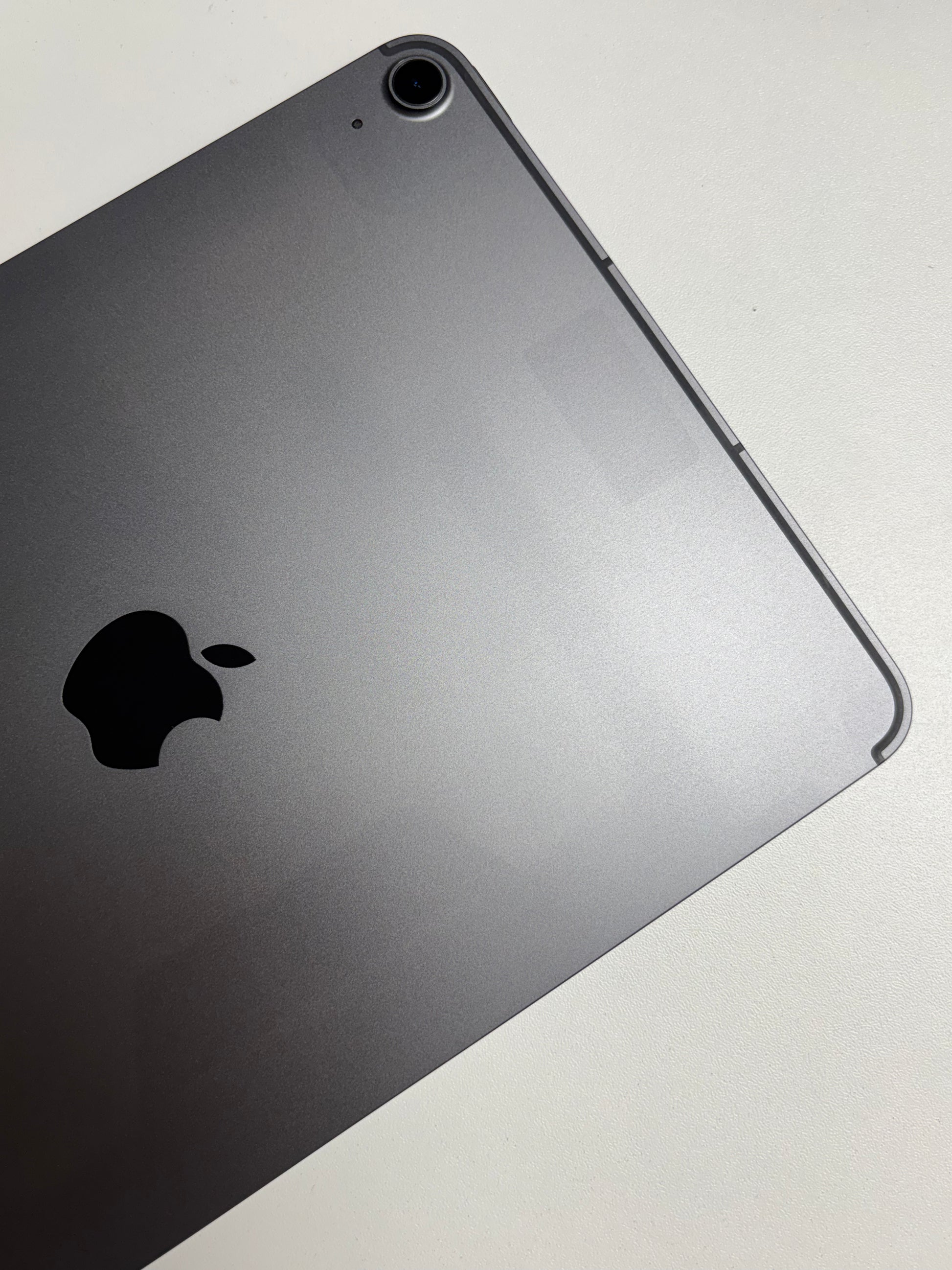 Apple iPad Air 5. Gen (2022) Space Grau günstig gebraucht kaufen