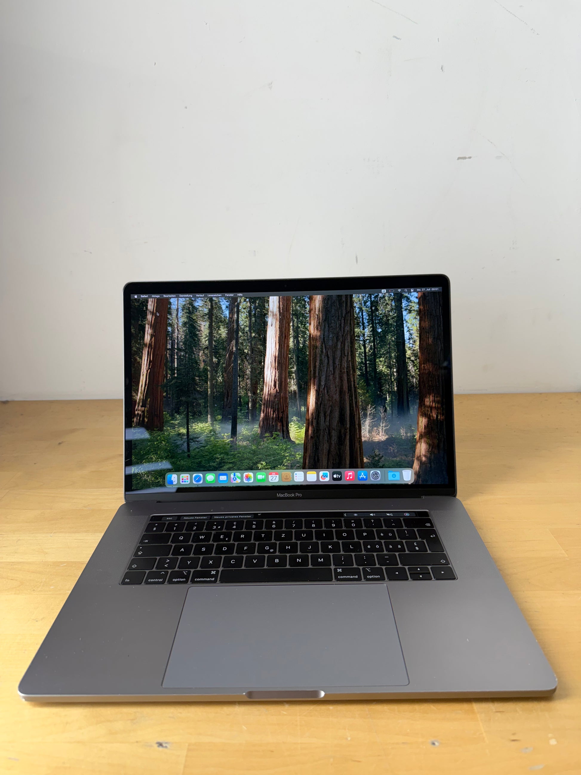 Apple MacBook Pro 15, mit Touch Bar Space Grau günstig gebraucht kaufen