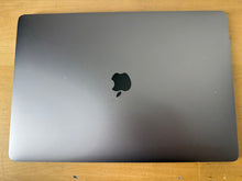 Apple MacBook Pro 15, mit Touch Bar Space Grau günstig gebraucht kaufen