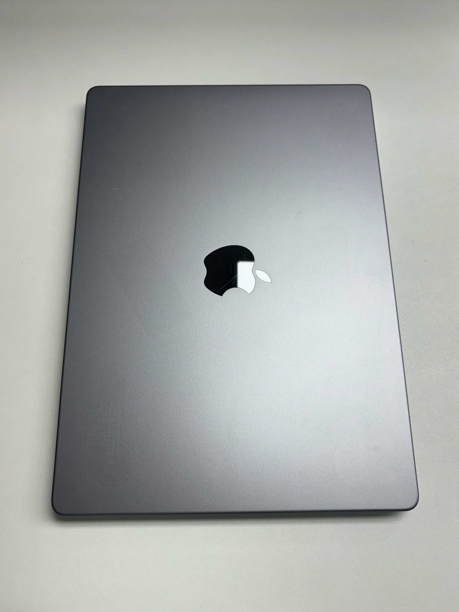Apple MacBook Pro 14 Space Grau günstig gebraucht kaufen