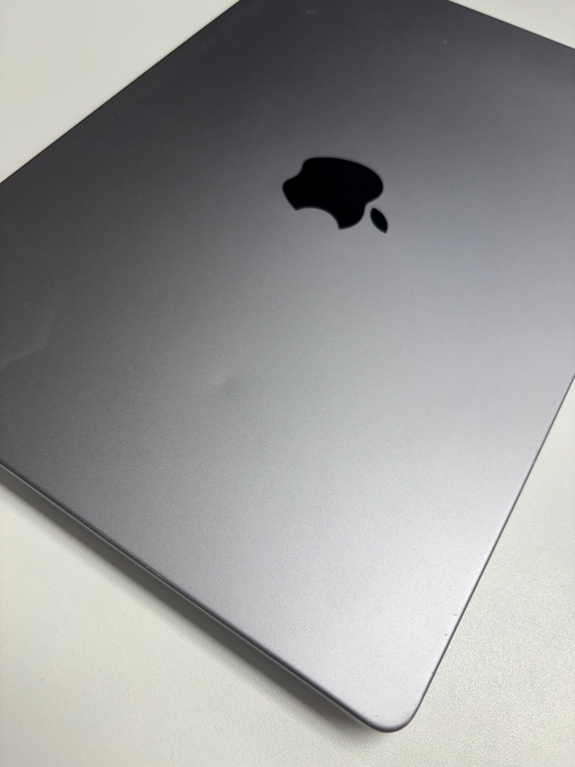 Apple MacBook Pro 14 Space Grau günstig gebraucht kaufen