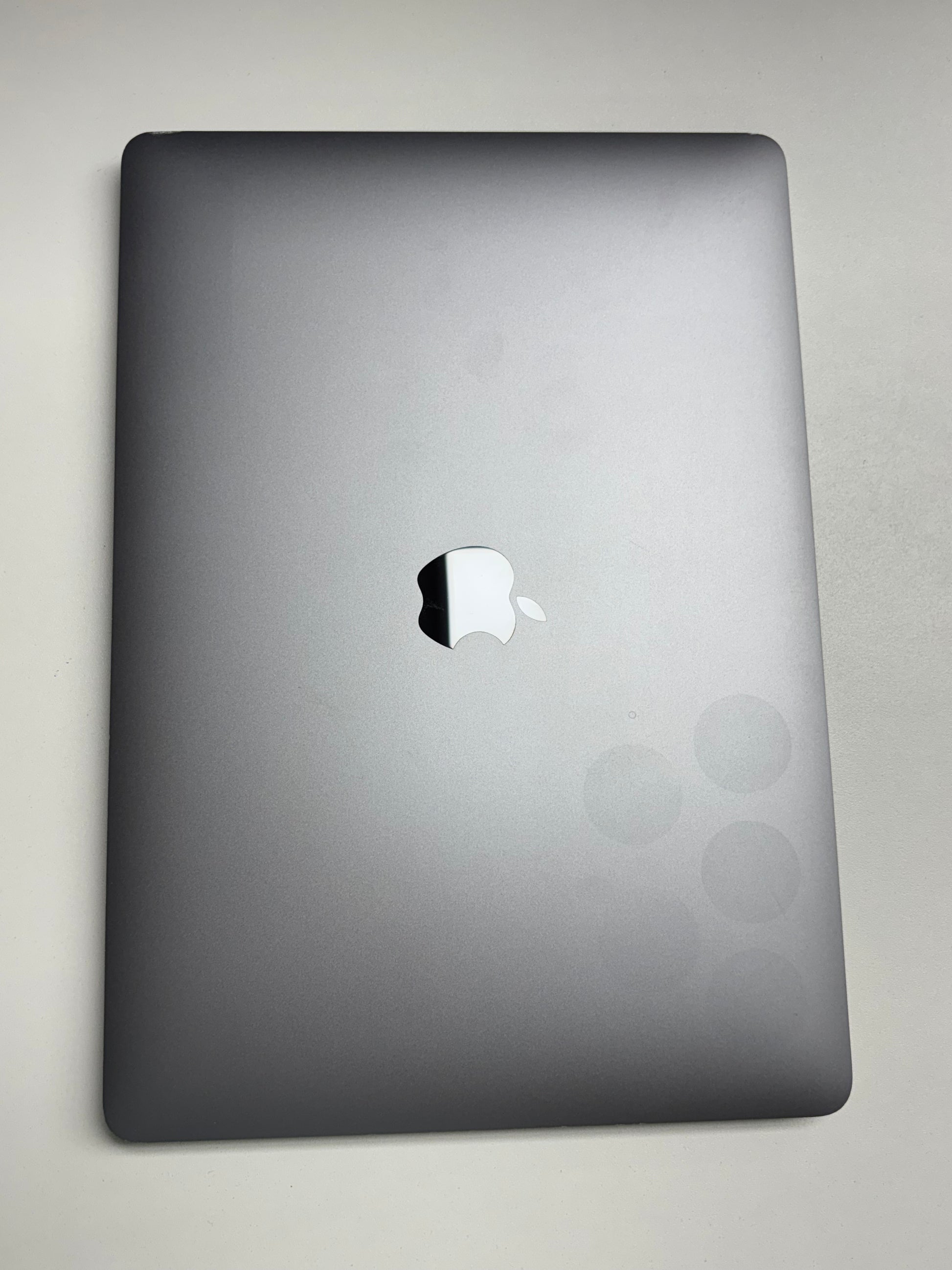 Apple MacBook Pro 13, mit Touch Bar Space Grau günstig gebraucht kaufen