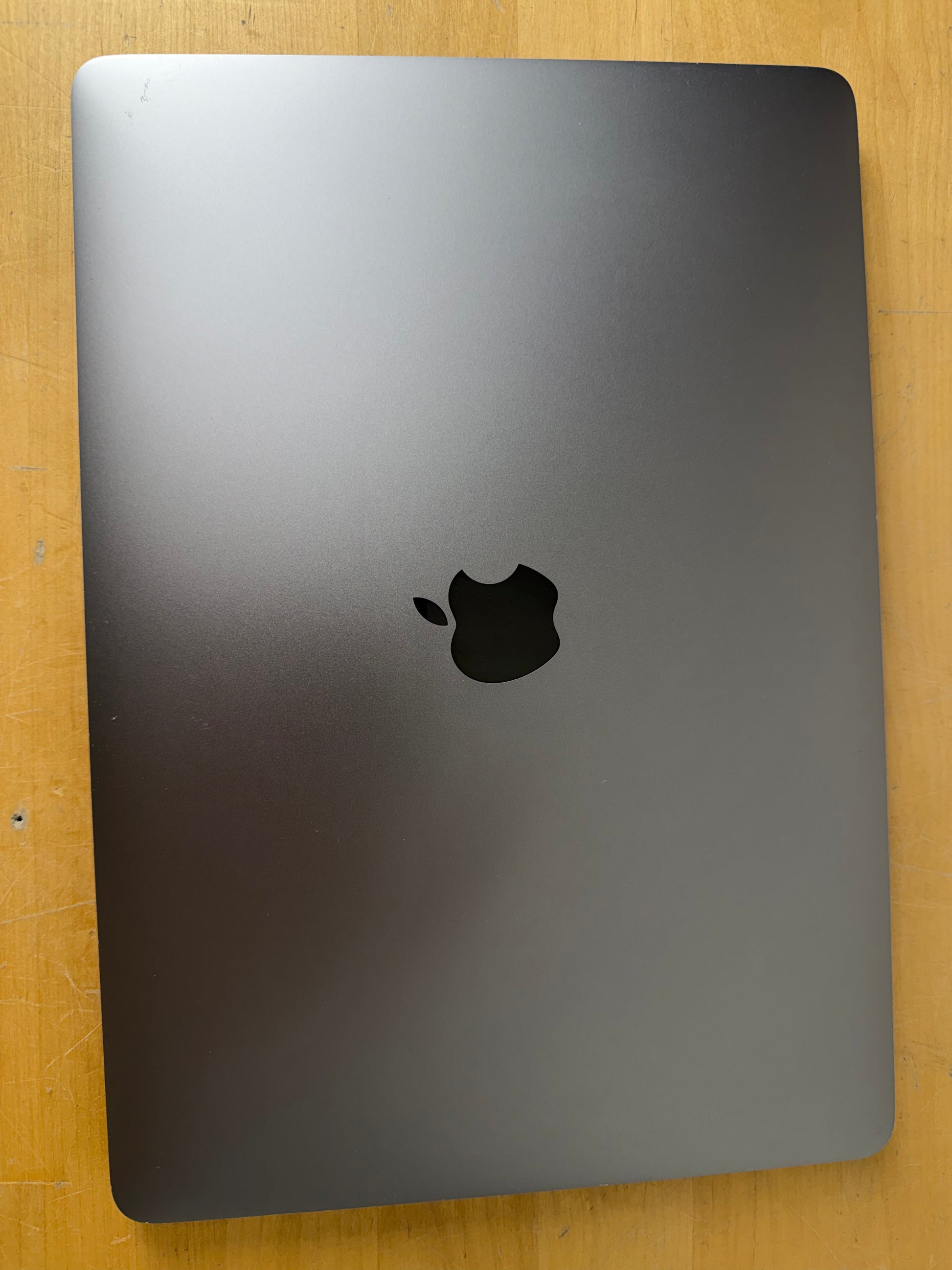 Apple MacBook Pro 13, mit Touch Bar Space Grau günstig gebraucht kaufen