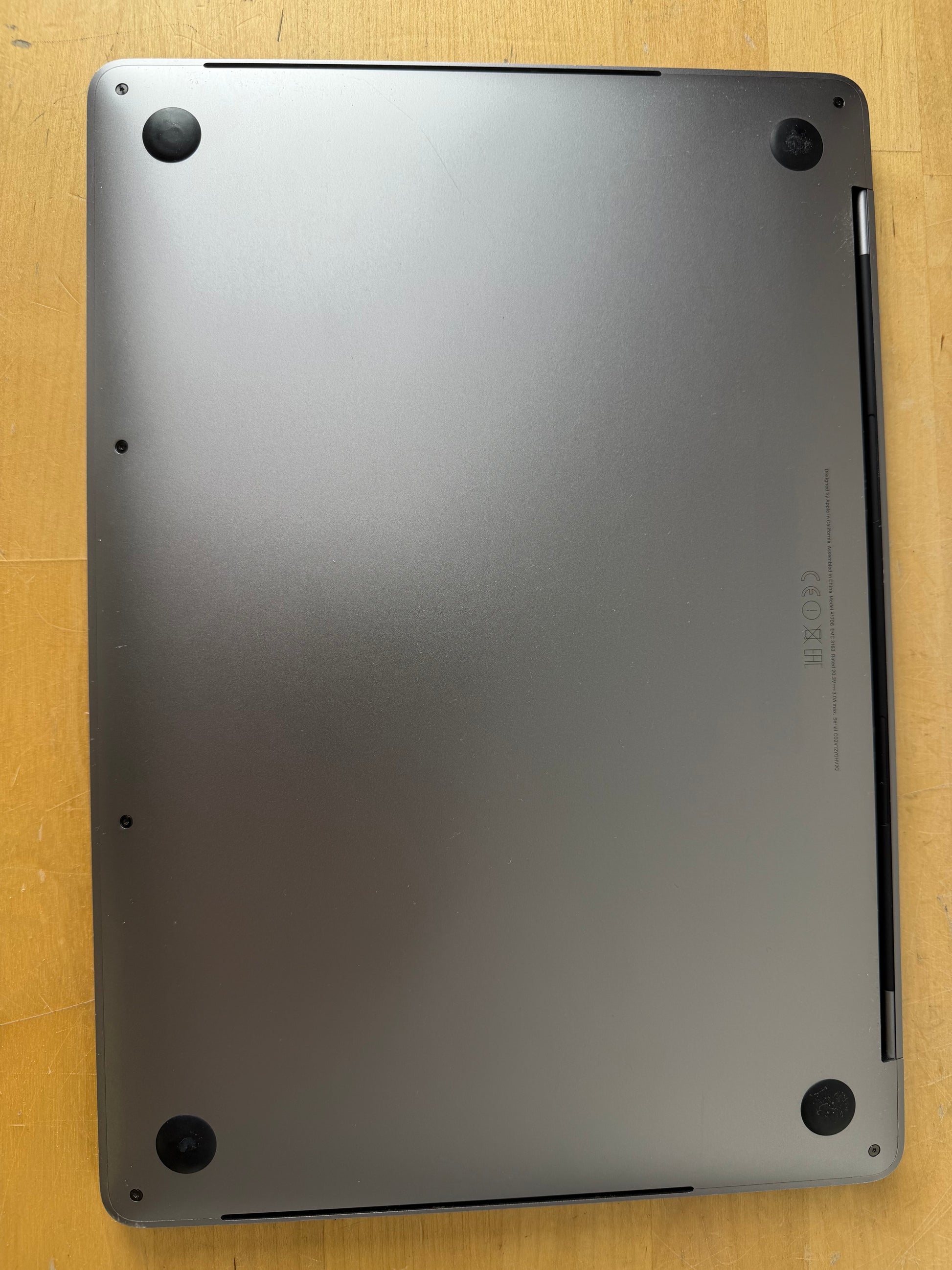 Apple MacBook Pro 13, mit Touch Bar Space Grau günstig gebraucht kaufen