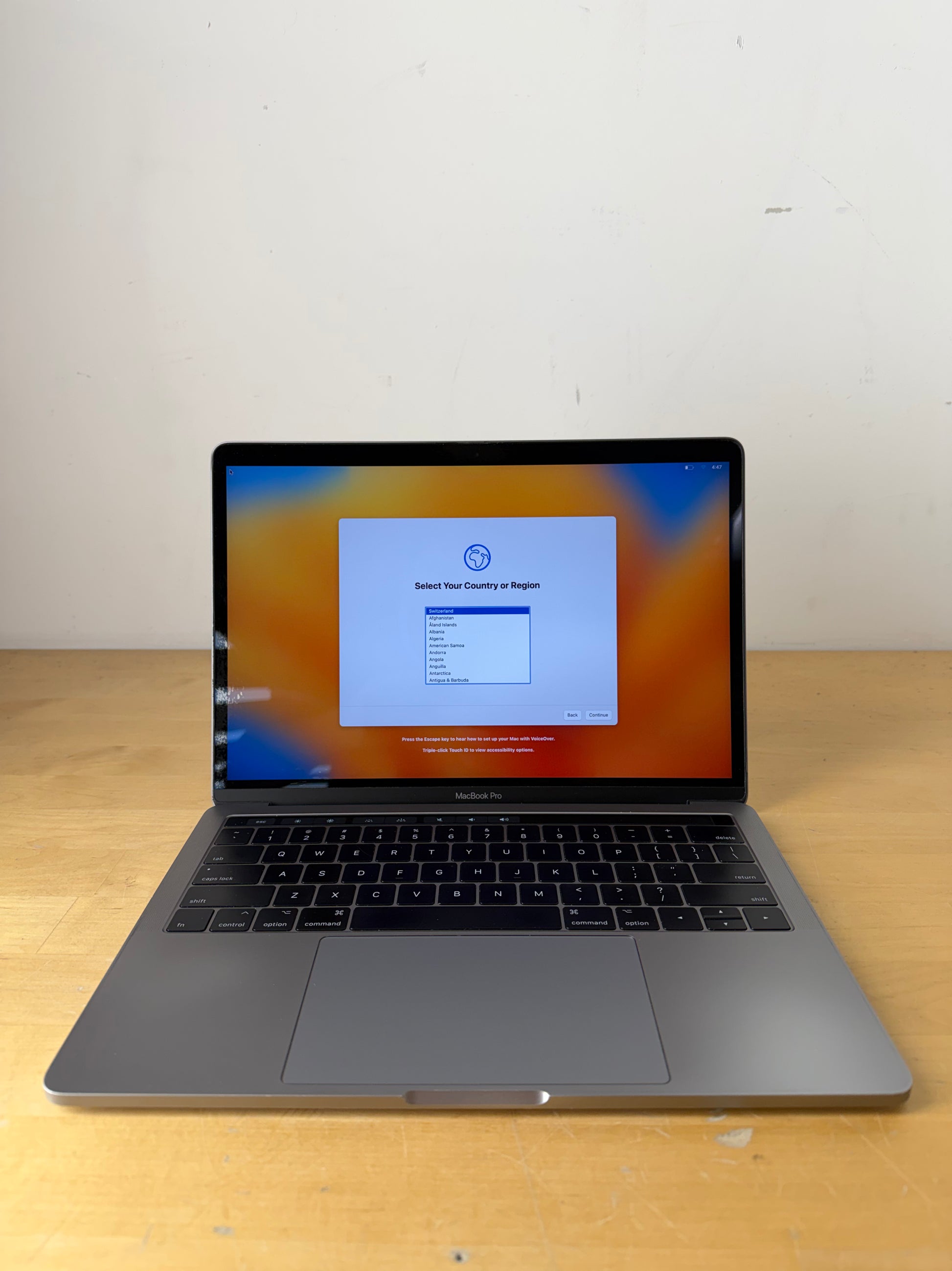 Apple MacBook Pro 13, mit Touch Bar Space Grau günstig gebraucht kaufen