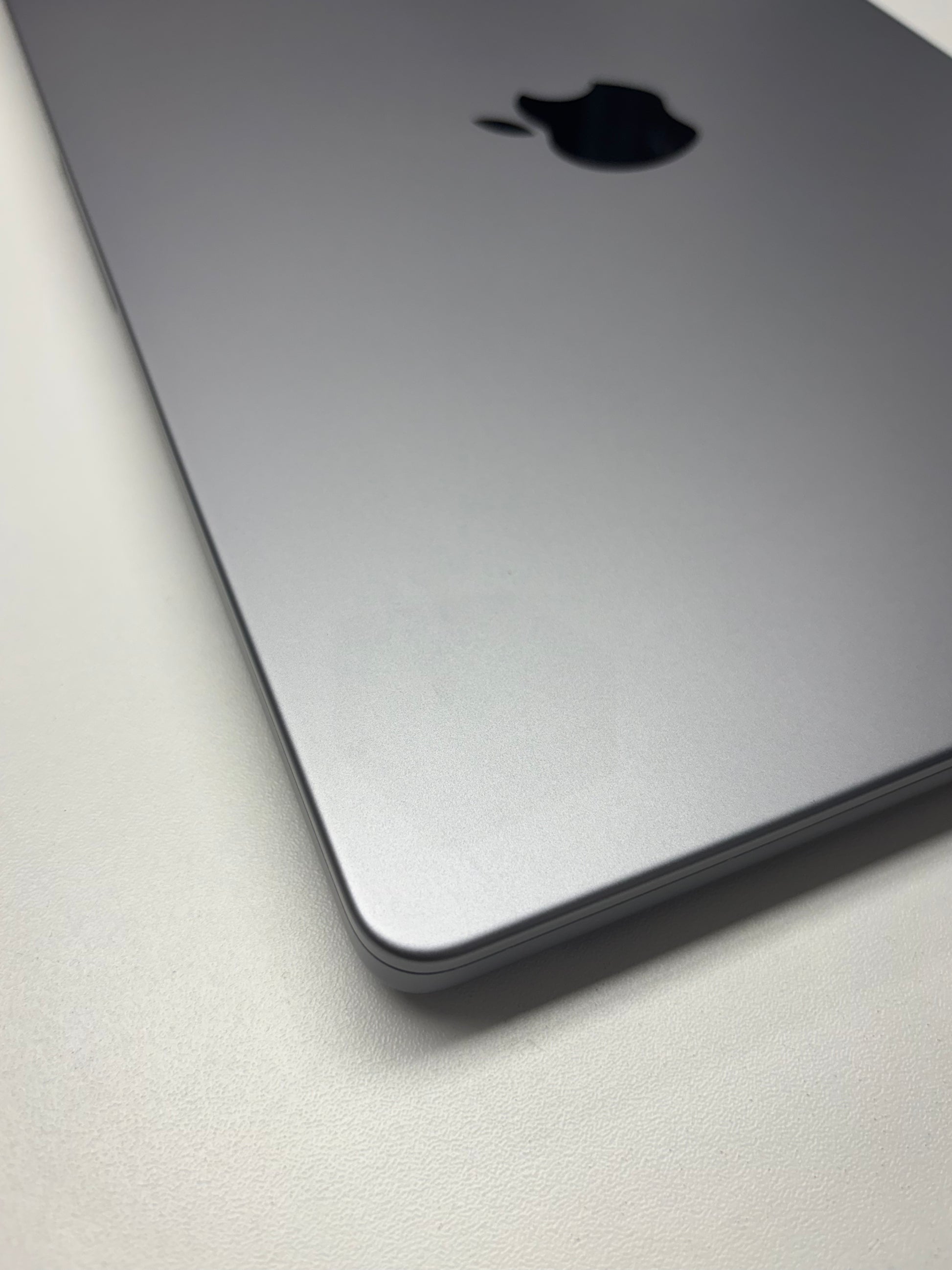 Apple MacBook Pro 14 Space Grau günstig gebraucht kaufen