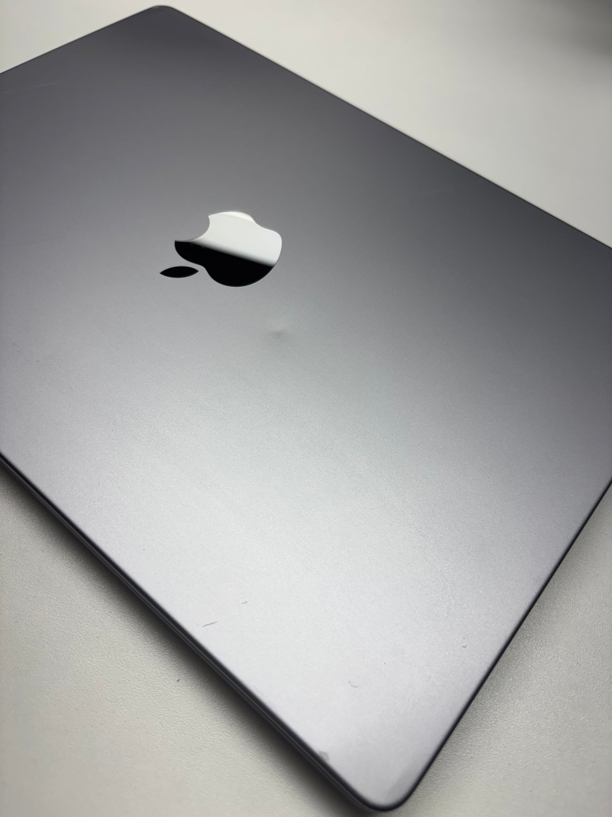 Apple MacBook Pro 14 Space Grau günstig gebraucht kaufen