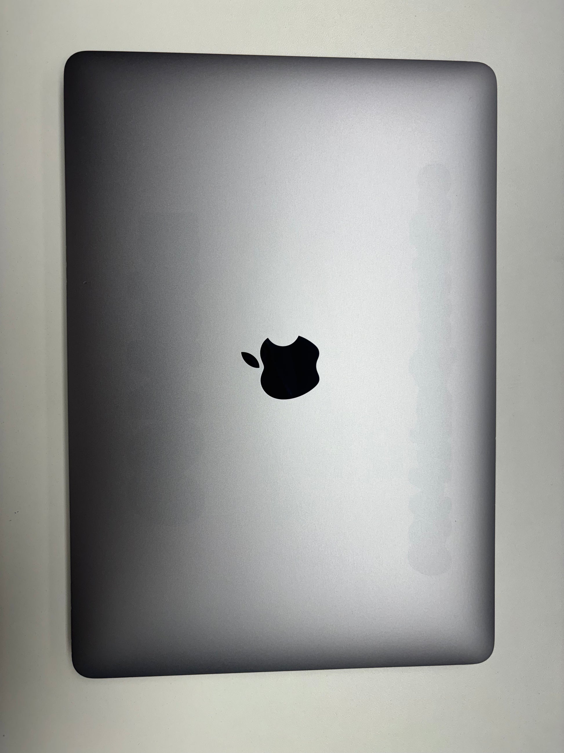 Apple MacBook Pro 13, mit Touch Bar Space Grau günstig gebraucht kaufen