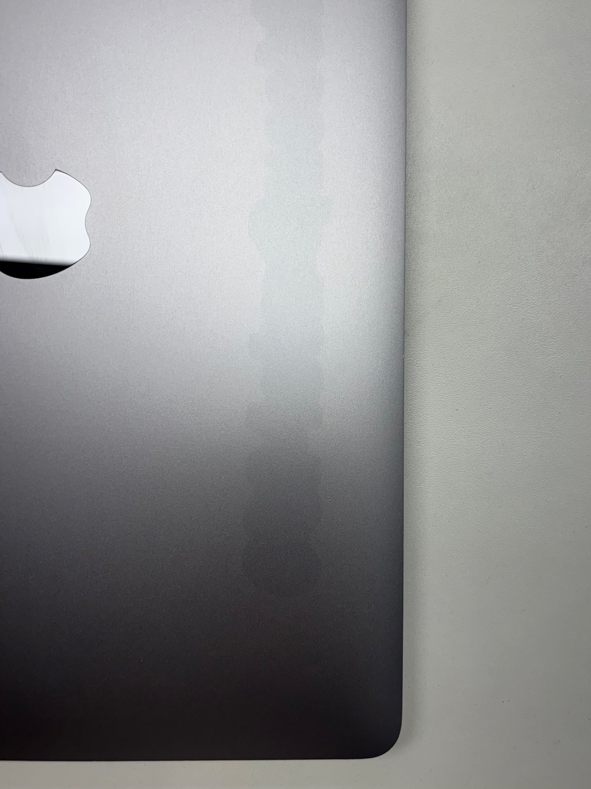 Apple MacBook Pro 13, mit Touch Bar Space Grau günstig gebraucht kaufen