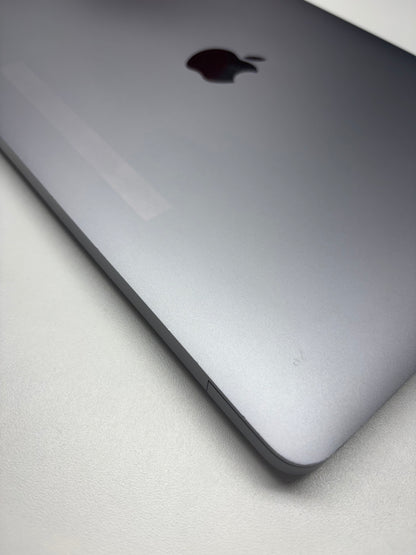 Apple MacBook Air 13 M1, 8-Core CPU und 7-Core GPU Late 2020 Space Grau Grau günstig gebraucht kaufen