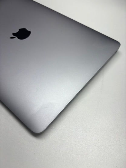 Apple MacBook Air 13 M1, 8-Core CPU und 7-Core GPU Late 2020 Space Grau Grau günstig gebraucht kaufen