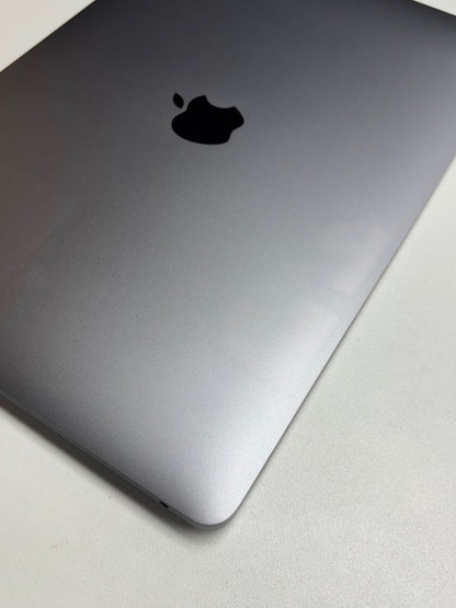 Apple MacBook Air 13 M1, 8-Core CPU und 7-Core GPU Late 2020 Space Grau Grau günstig gebraucht kaufen