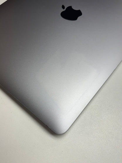 Apple MacBook Air 13 M1, 8-Core CPU und 7-Core GPU Late 2020 Space Grau Grau günstig gebraucht kaufen