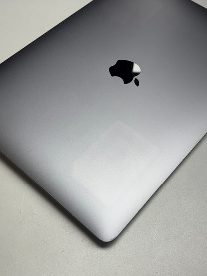 Apple MacBook Air 13 M1, 8-Core CPU und 7-Core GPU Late 2020 Space Grau Grau günstig gebraucht kaufen