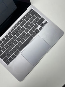 Apple MacBook Air 13 M1, 8-Core CPU und 7-Core GPU Late 2020 Space Grau Grau günstig gebraucht kaufen