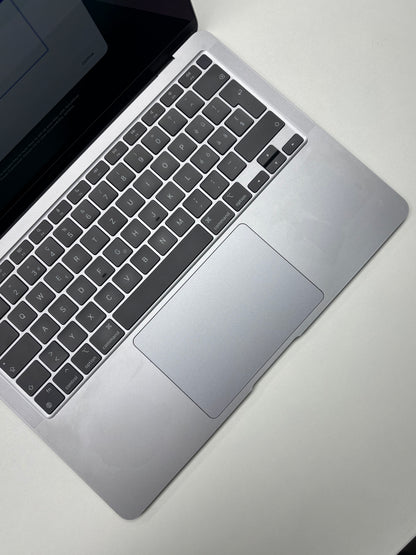 Apple MacBook Air 13 M1, 8-Core CPU und 7-Core GPU Late 2020 Space Grau Grau günstig gebraucht kaufen