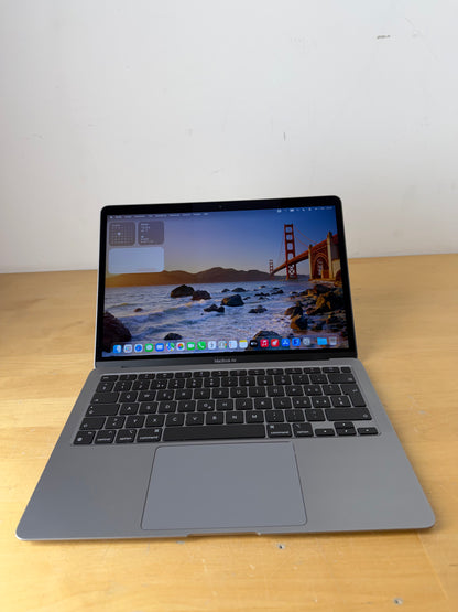 Apple MacBook Air 13 M1, 8-Core CPU und 7-Core GPU Late 2020 Space Grau Grau günstig gebraucht kaufen