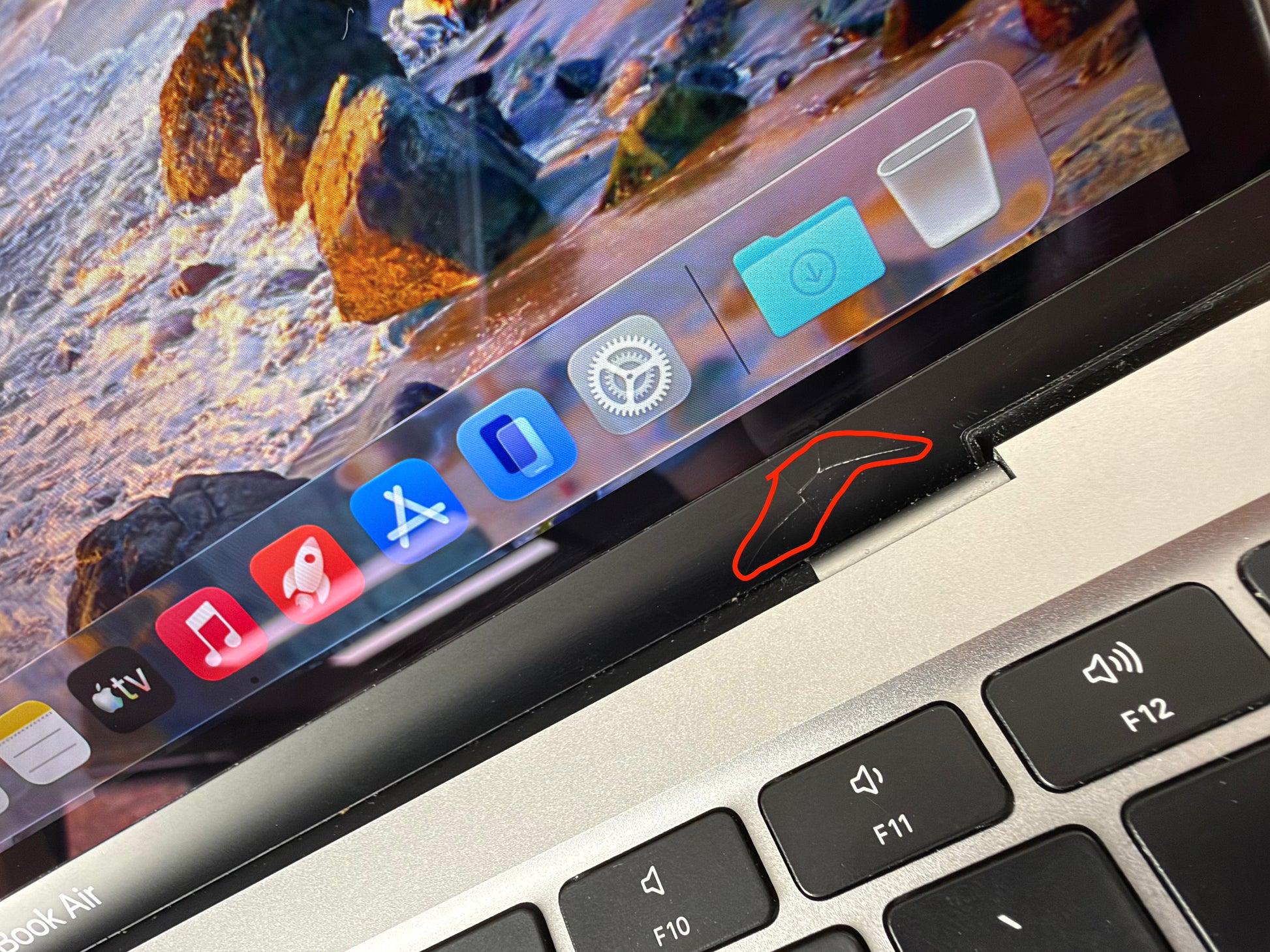 Apple MacBook Air 13 M1, 8-Core CPU und 7-Core GPU Late 2020 Space Grau Grau günstig gebraucht kaufen