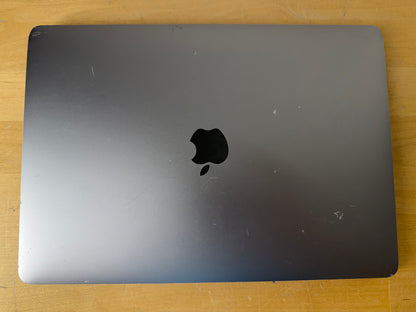 MacBook Pro 13, mit Touch Bar Space Grau günstig gebraucht kaufen