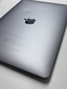 Apple MacBook Air 13 M1, 8-Core CPU und 7-Core GPU Late 2020 Space Grau Grau günstig gebraucht kaufen