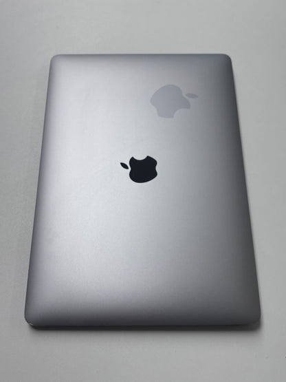Apple MacBook Air 13 M1, 8-Core CPU und 7-Core GPU Late 2020 Space Grau Grau günstig gebraucht kaufen