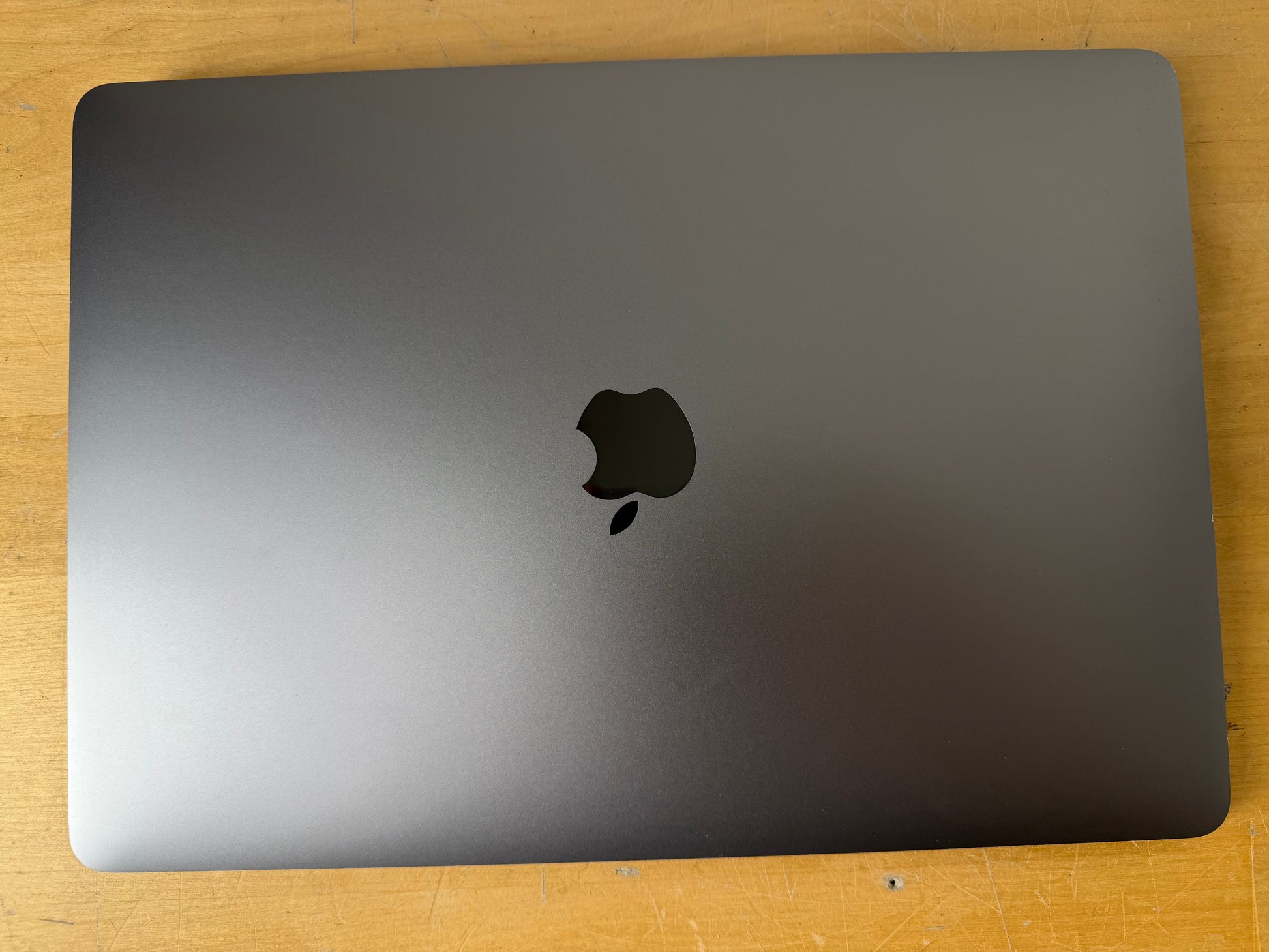 Apple MacBook Air 13 M1, 8-Core CPU und 7-Core GPU Late 2020 Space Grau Grau günstig gebraucht kaufen