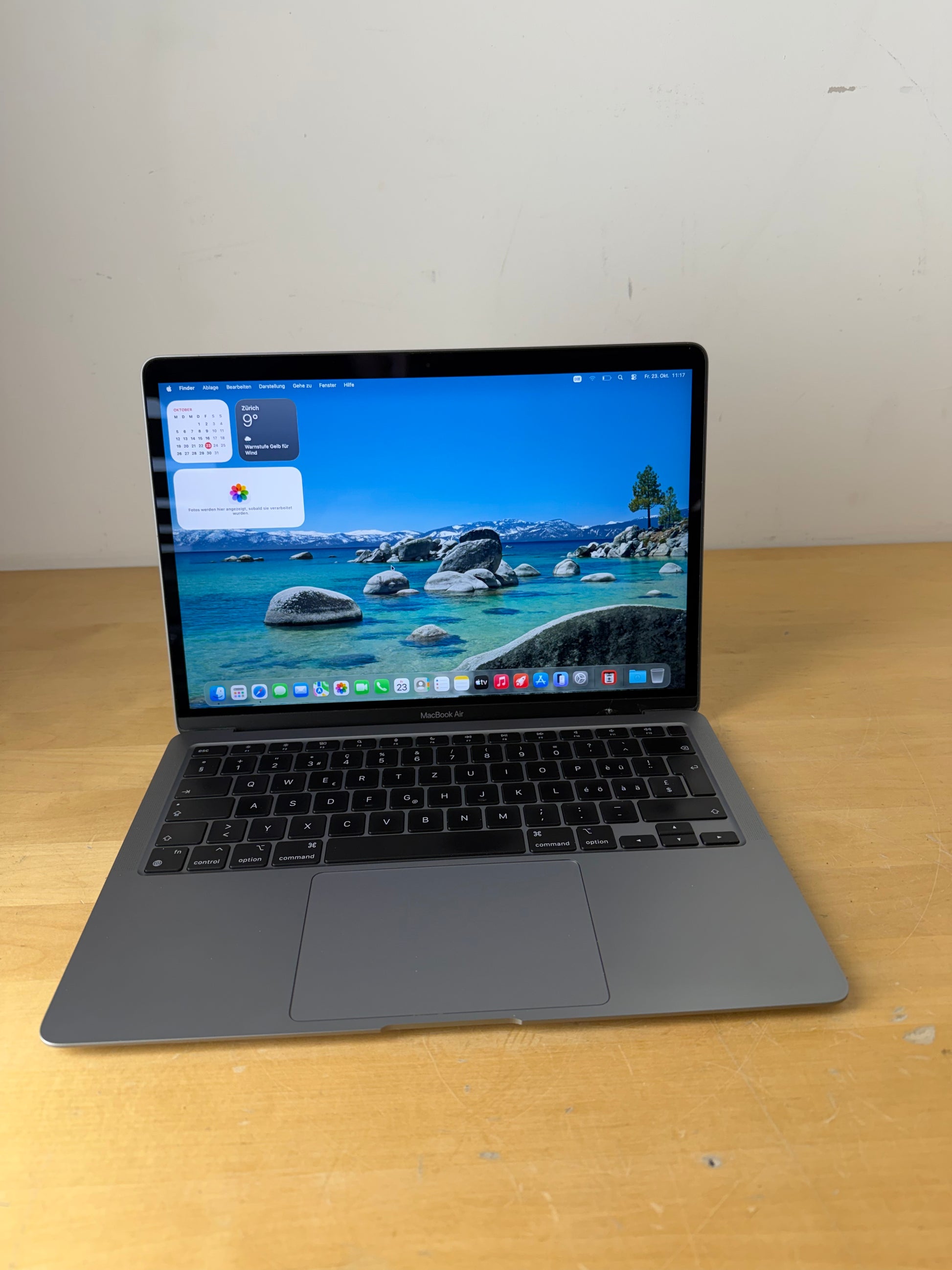 Apple MacBook Air 13 M1, 8-Core CPU und 7-Core GPU Late 2020 Space Grau Grau günstig gebraucht kaufen