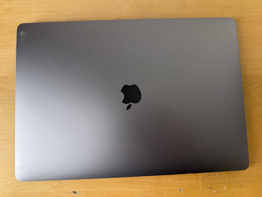 Apple MacBook Pro 15, mit Touch Bar Space Grau günstig gebraucht kaufen