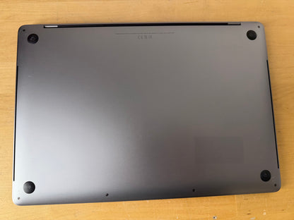 Apple MacBook Pro 15, mit Touch Bar Space Grau günstig gebraucht kaufen