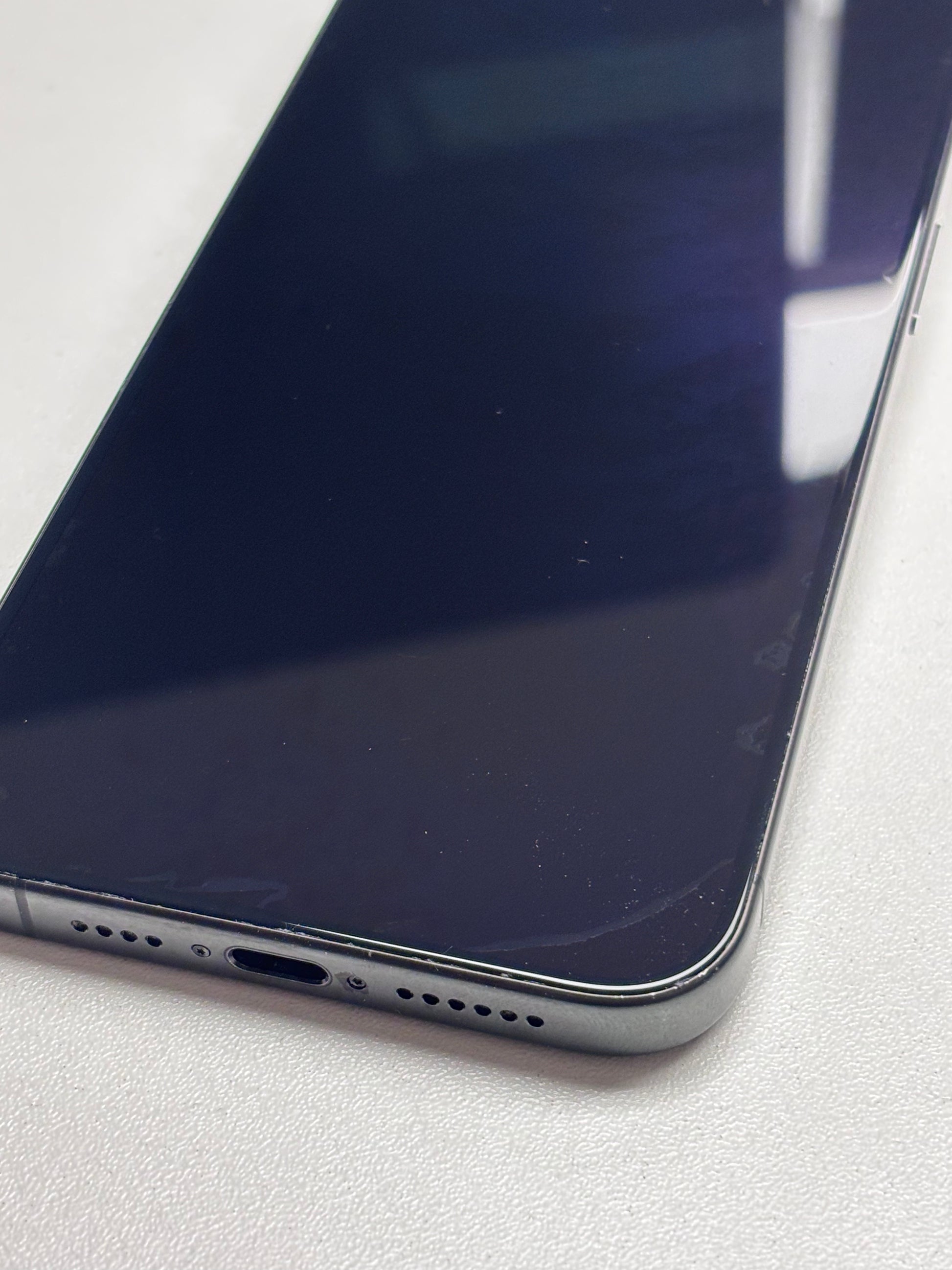 Apple iPhone 15 Pro Max Titan Schwarz günstig gebraucht kaufen