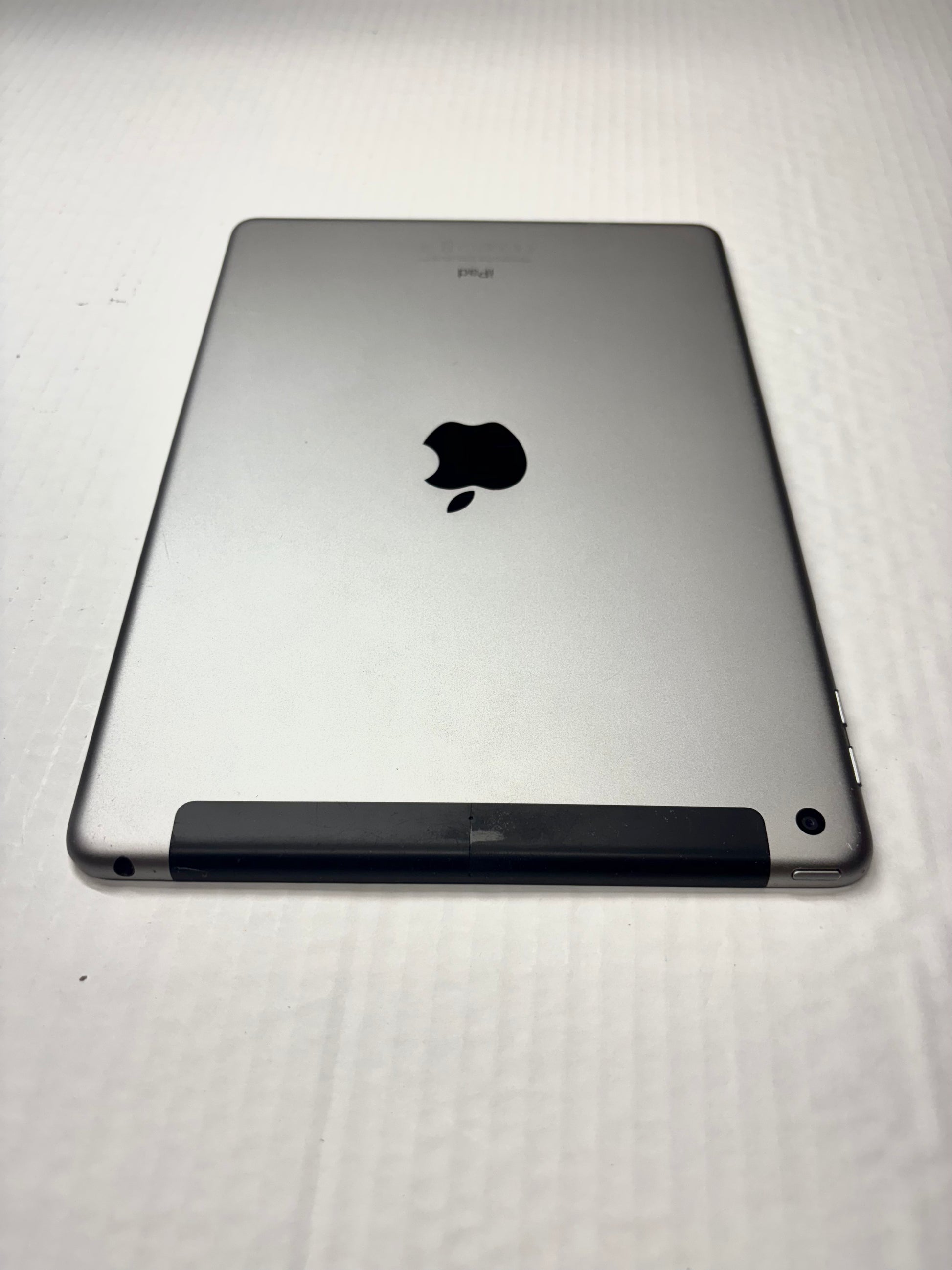 Apple iPad 5. Gen (2017) Space Grau günstig gebraucht kaufen