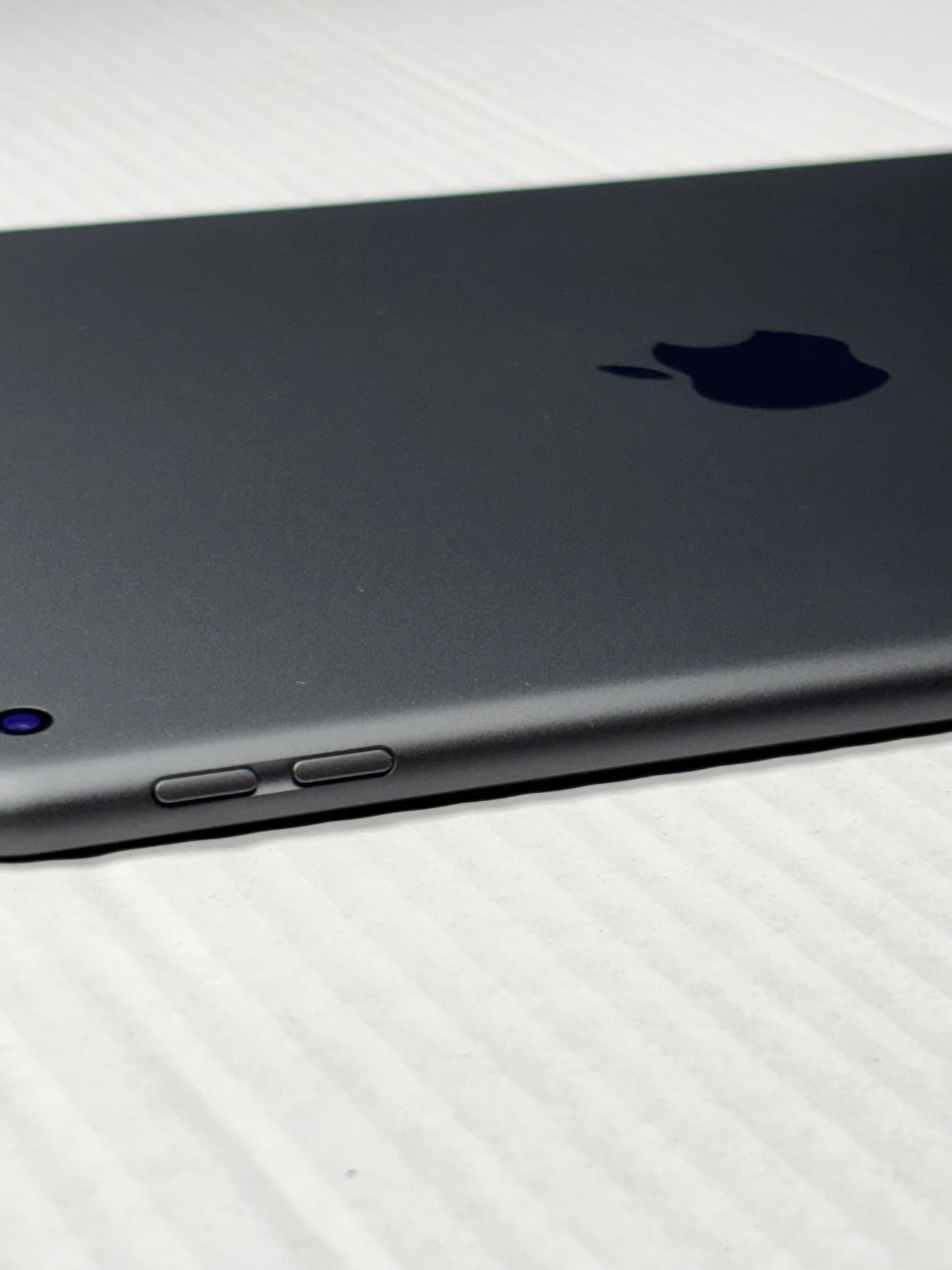 Apple iPad 8. Gen (2020) Apple A12 Bionic (7 nm) 8. Gen (2020) Space Grau Grau günstig gebraucht kaufen