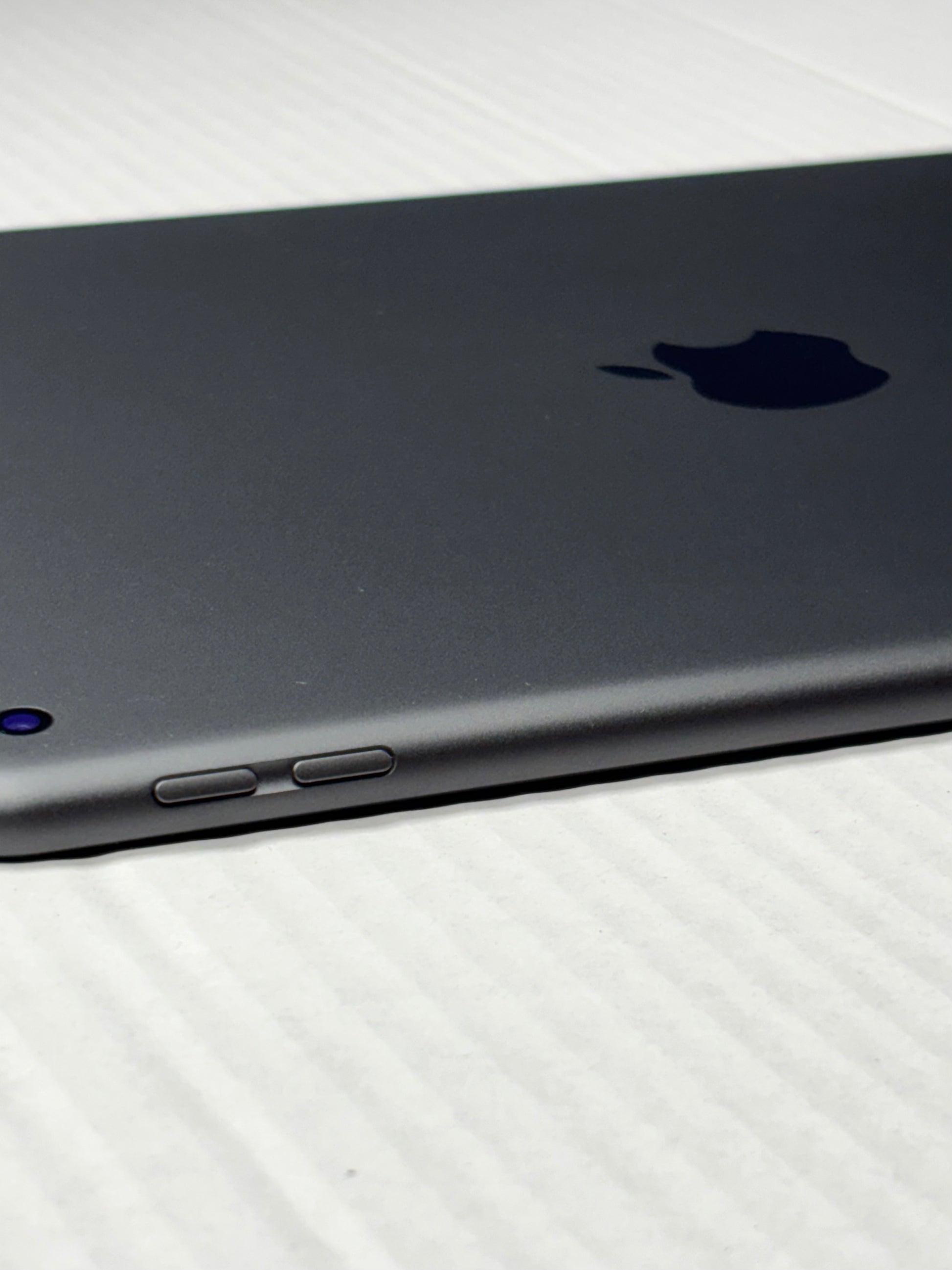 Apple iPad 8. Gen (2020) Apple A12 Bionic (7 nm) 8. Gen (2020) Space Grau Grau günstig gebraucht kaufen