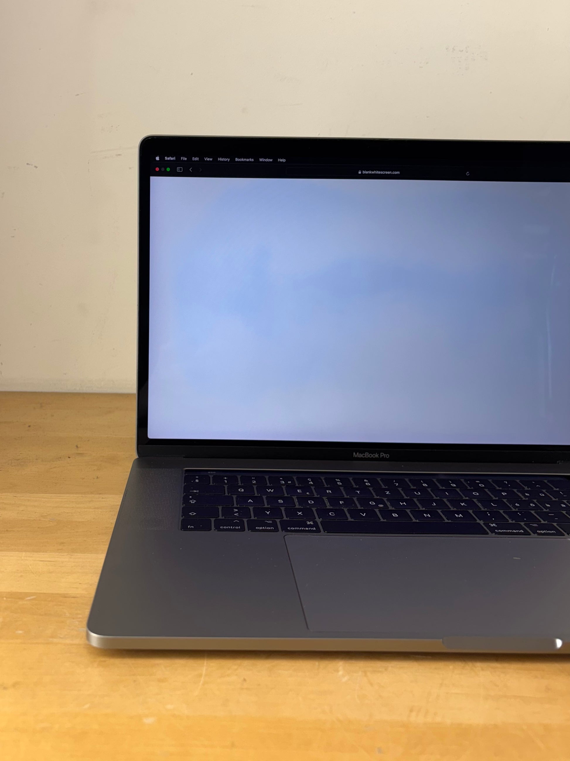 MacBook Pro 15 Zoll mit Touch Bar günstig gebraucht kaufen