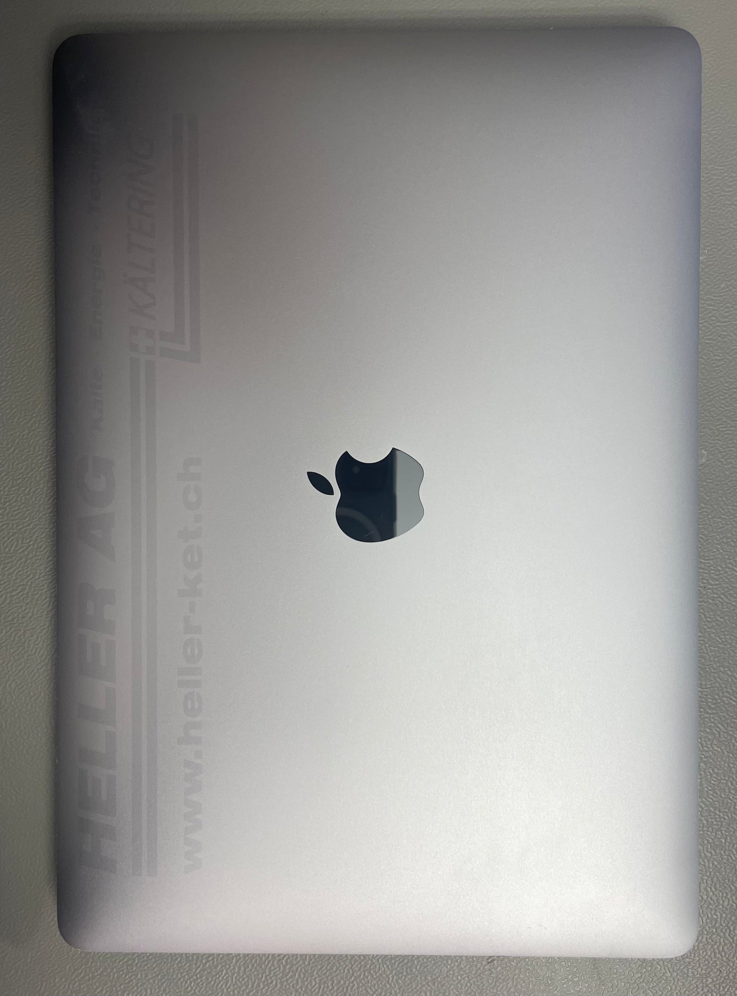 MacBook Pro 13, mit Touch Bar Space Grau günstig gebraucht kaufen