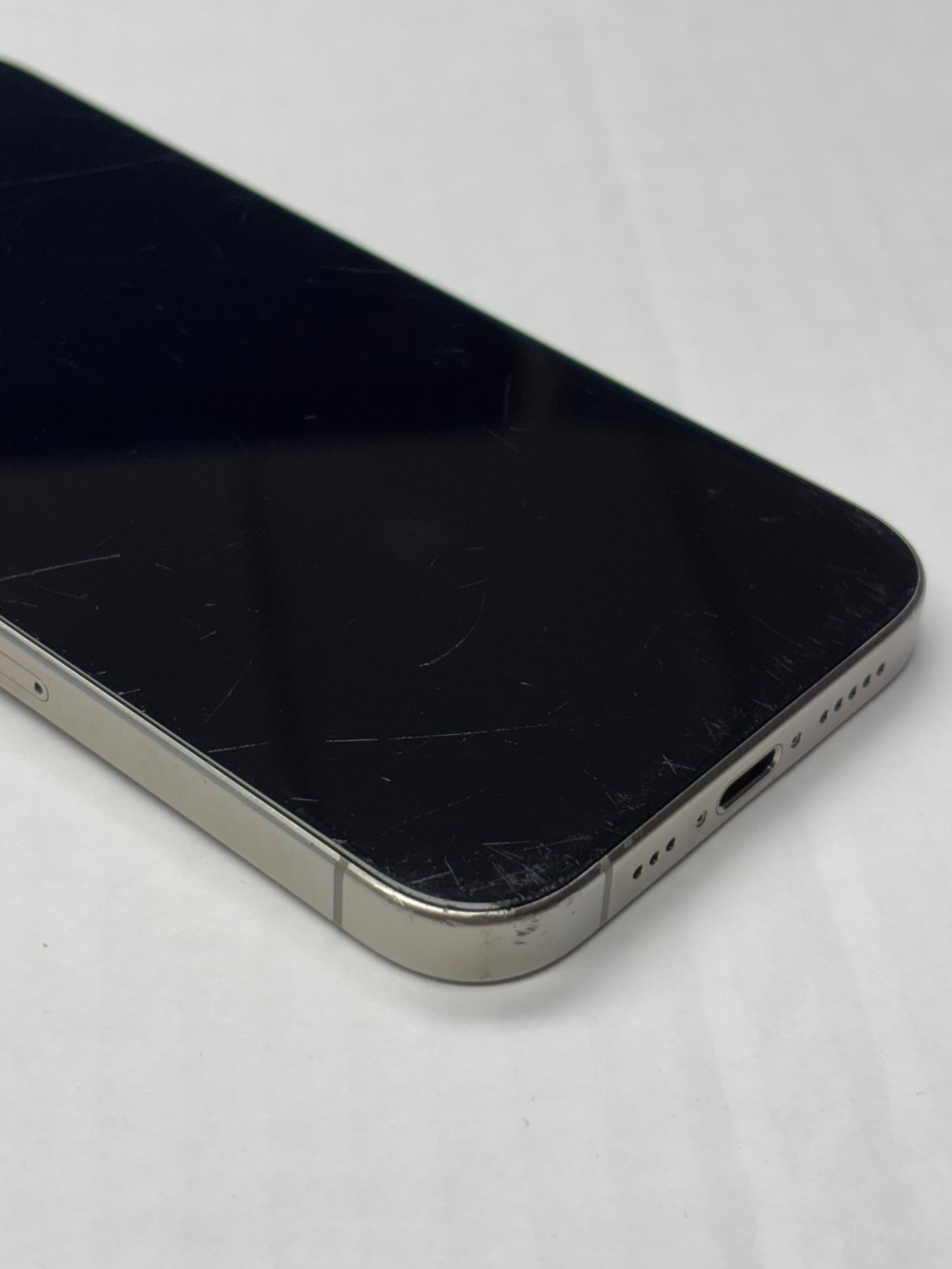 Apple iPhone 15 Pro Titan Natur günstig gebraucht kaufen